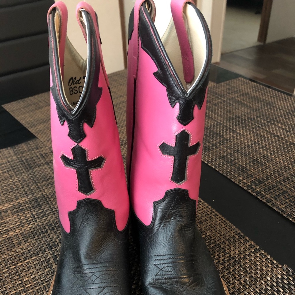 Pink & black cowgirl boots